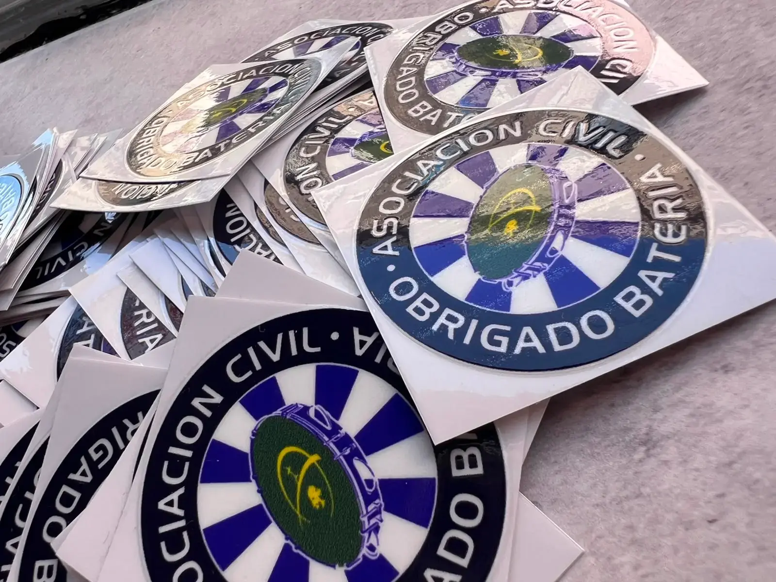 Calcos institucionales troquelados
